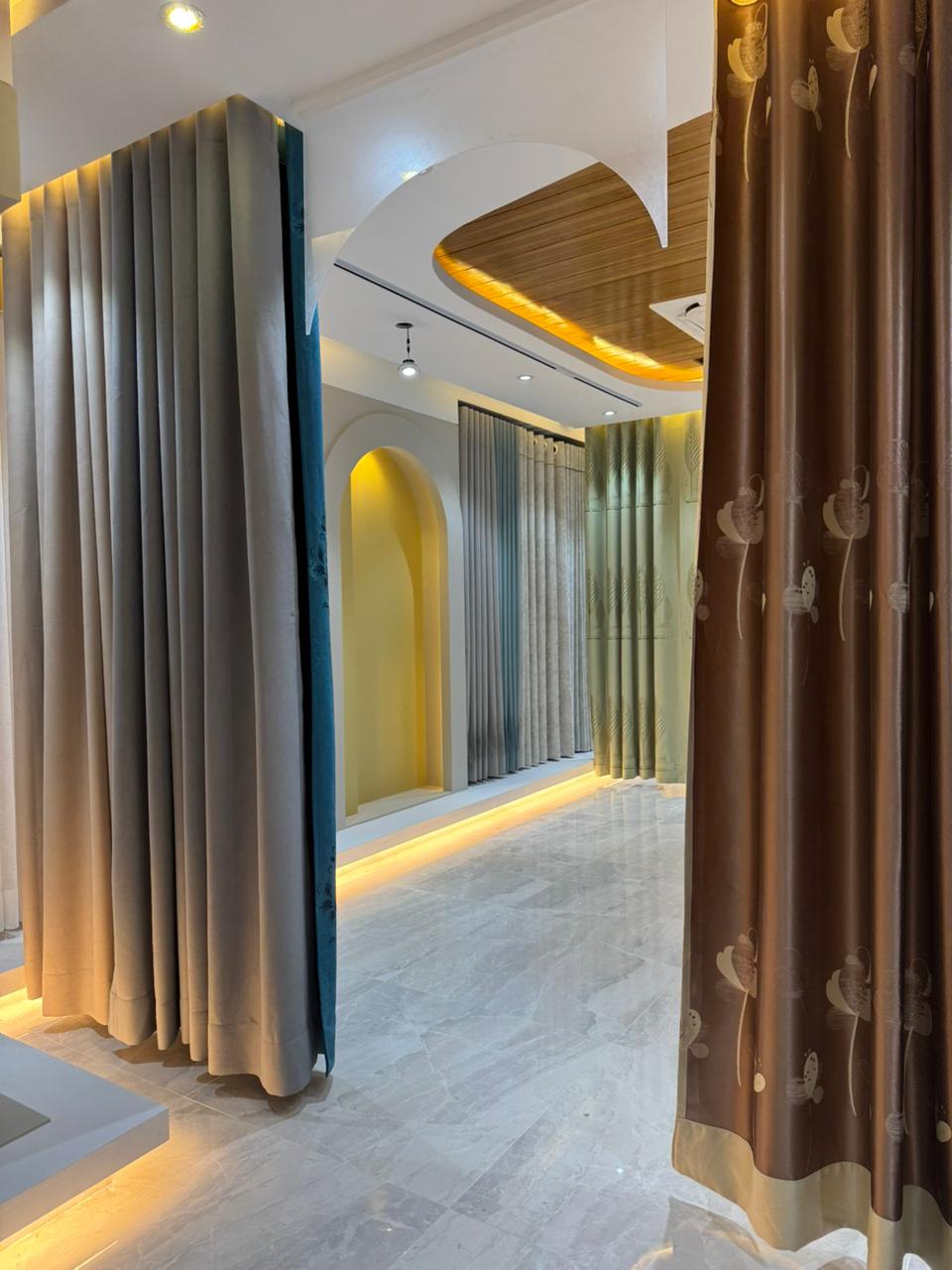 Curtivelle showroom curtain display with grey, blue and floral drapes photo 11